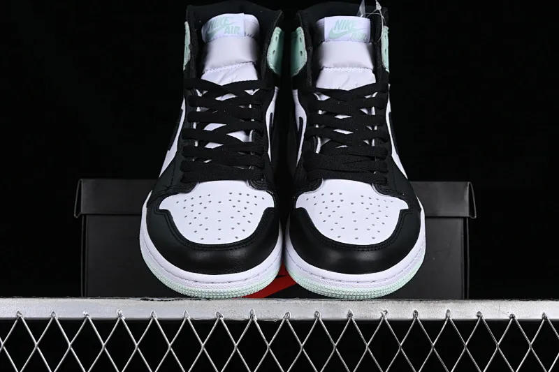 All categories Air Jordan Jordan series basketball shoes Air Jordan 1 High GX foreign trade version Air Jordan 1 Retro High OG "lgloo" AJ1 Joe 1 mint green 861428-100